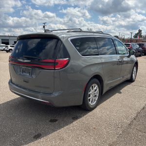 CHRYSLER PACIFICA TOURING L - 8
