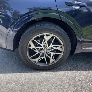 2022 Genesis GV70 2.5T STANDARD thumbnail 19