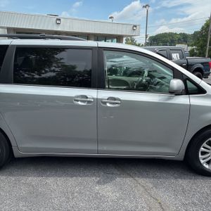2012 Toyota SIENNA XLE 8-PASSENGER — миниатюра 11