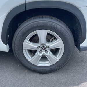 2024 Toyota HIGHLANDER LE 缩略图 18