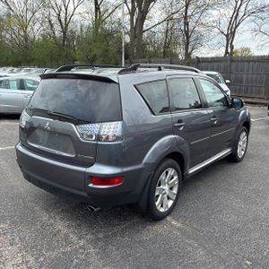 MITSUBISHI OUTLANDER SE - 8