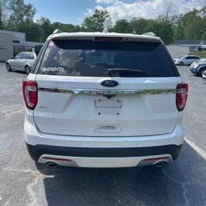 FORD EXPLORER XLT - 7