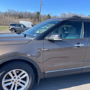 FORD EXPLORER XLT - 2