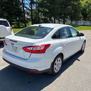 FORD FOCUS SE - 8