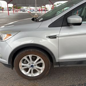 FORD ESCAPE SE - 2
