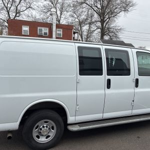 CHEVROLET EXPRESS 2500 - 9