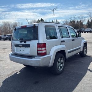 JEEP LIBERTY SPORT - 8