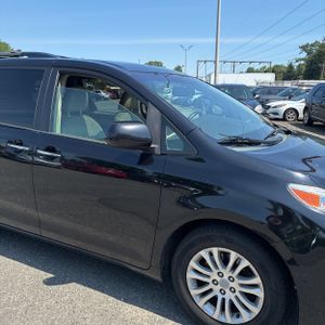 2015 Toyota SIENNA XLE 8-PASSENGER 缩略图 13