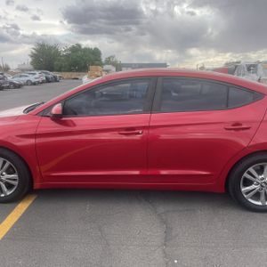 HYUNDAI ELANTRA SE - 4