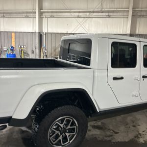 صورة 9 لـ 2025 JEEP GLADIATOR RUBICON