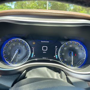 2017 Chrysler PACIFICA LIMITED — миниатюра 42