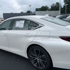 صورة 6 لـ 2024 Lexus ES 350 BASE