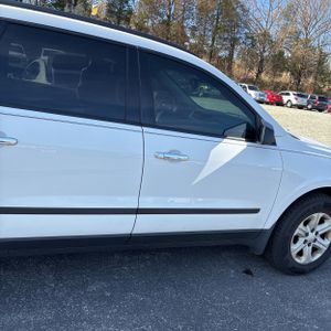 CHEVROLET TRAVERSE LS - 9