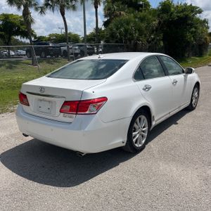 صورة 8 لـ 2011 Lexus ES 350 BASE