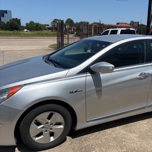 2011 Hyundai SONATA HYBRID BASE 照片 2