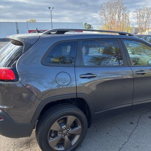 JEEP CHEROKEE LATITUDE 75TH ANNIVERSARY - 9