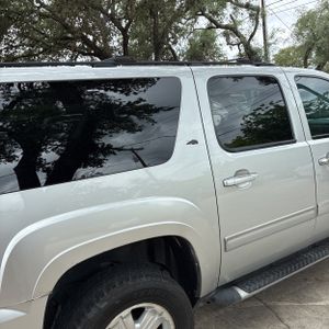 CHEVROLET SUBURBAN LT - 9