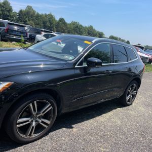 2019 Volvo XC60 MOMENTUM — фото 2