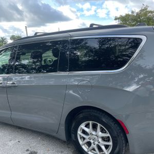 2022 Chrysler PACIFICA TOURING L photo 6