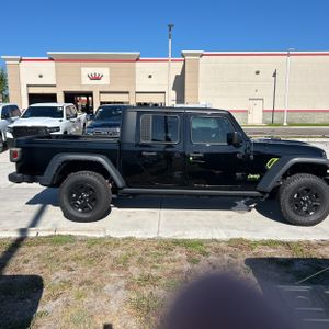 صورة 10 لـ 2022 JEEP GLADIATOR MOJAVE
