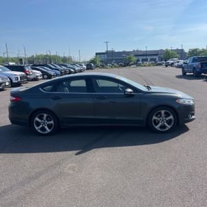 FORD FUSION SE - 10