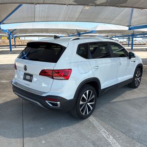 صورة 8 لـ 2024 Volkswagen TAOS SE