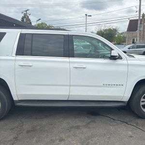 CHEVROLET SUBURBAN LT - 9