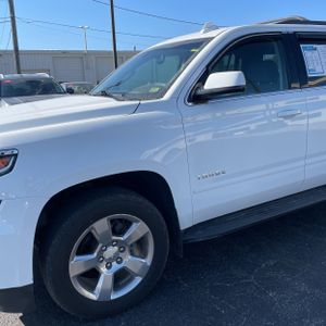 2017 Chevrolet TAHOE LS photo 2