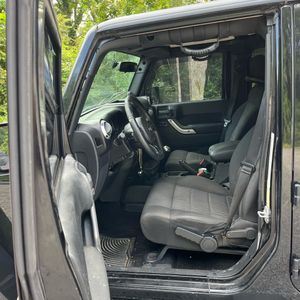 صورة 32 لـ 2011 JEEP WRANGLER UNLIMITED SAHARA