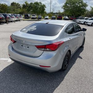 HYUNDAI ELANTRA SE - 8