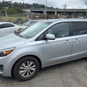 KIA SEDONA LX - 2