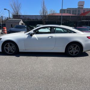 MERCEDES-BENZ E-CLASS - 4