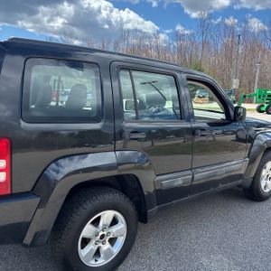 JEEP LIBERTY SPORT - 9