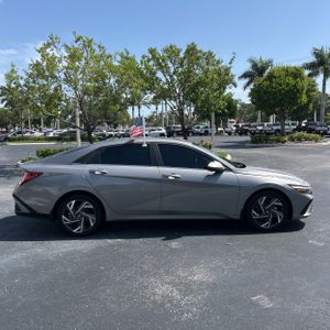 صورة 10 لـ 2024 Hyundai ELANTRA LIMITED