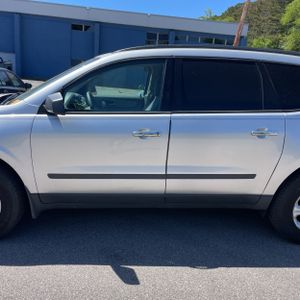 CHEVROLET TRAVERSE LS - 4