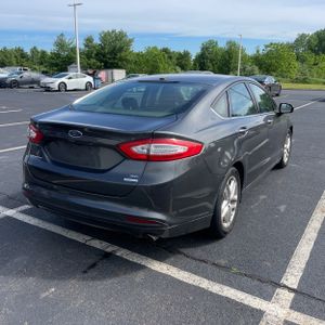 FORD FUSION SE - 8