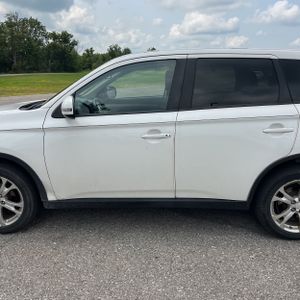 2015 Mitsubishi OUTLANDER SE — фото 4