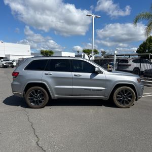 JEEP GRAND CHEROKEE ALTITUDE - 10