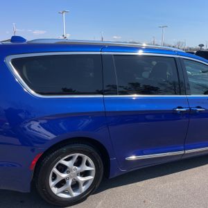 CHRYSLER PACIFICA TOURING L - 9