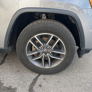 2019 JEEP GRAND CHEROKEE LAREDO E — миниатюра 20