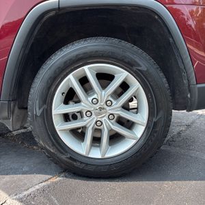 2017 JEEP GRAND CHEROKEE LAREDO — миниатюра 18