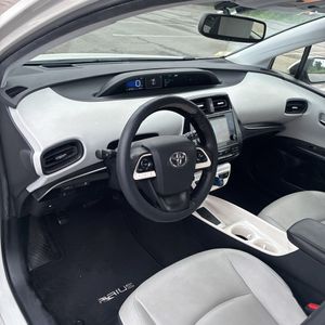 صورة مصغرة 32 لـ 2016 Toyota PRIUS TWO