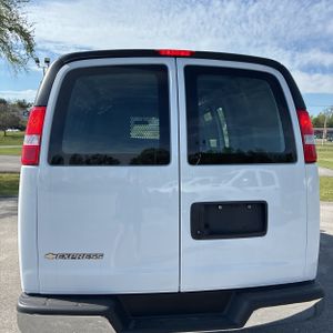 CHEVROLET EXPRESS 2500 - 7