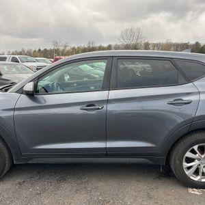 HYUNDAI TUCSON SE - 4
