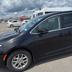 صورة 2 لـ 2024 Chrysler PACIFICA TOURING L