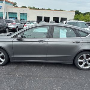 FORD FUSION SE - 4