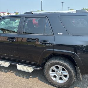 2021 Toyota 4RUNNER SR5 photo 6