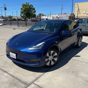 TESLA MODEL Y LONG RANGE - 1