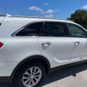 KIA SORENTO LX V6 - 9