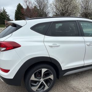 HYUNDAI TUCSON VALUE - 9
